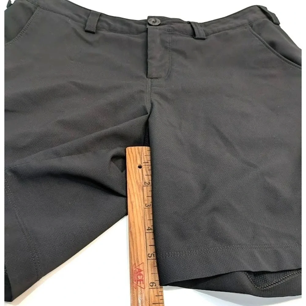 Under‎ Armour Women's Mid-Rise Loose Fit Shorts Size 6 Black Golf Flat Front